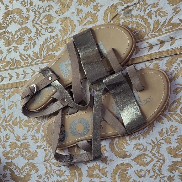 Sorel Ella Criss Cross Summer Sandles Golden Bronze Molded Sole Toe Ring Size 8 - Picture 4 of 8